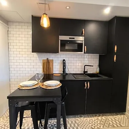 Apartman 2 Pieces Perle Sur La Place Morny Refait A Neuf *