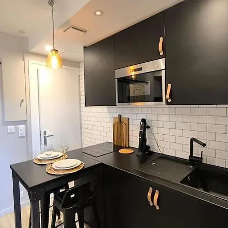 2 Pieces Perle Sur La Place Morny Refait A Neuf Appartement