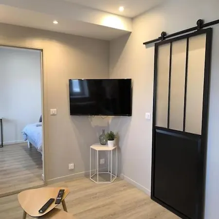 2 Pieces Perle Sur La Place Morny Refait A Neuf Appartement
