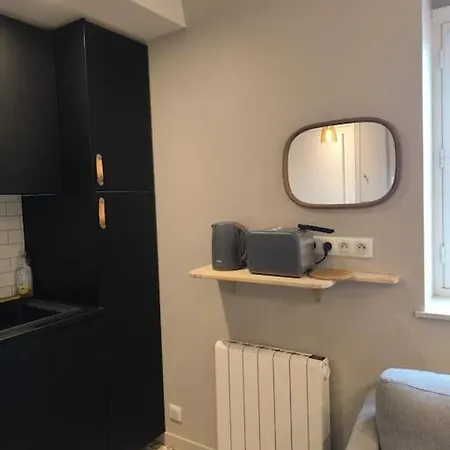 2 Pieces Perle Sur La Place Morny Refait A Neuf Appartement