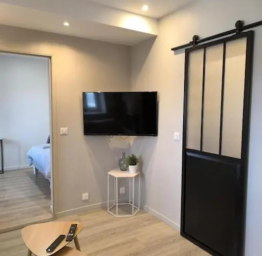 2 Pieces Perle Sur La Place Morny Refait A Neuf Apartment